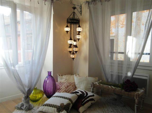 니스 Charming Corner Abode With Castle Views 아파트 외부 사진
